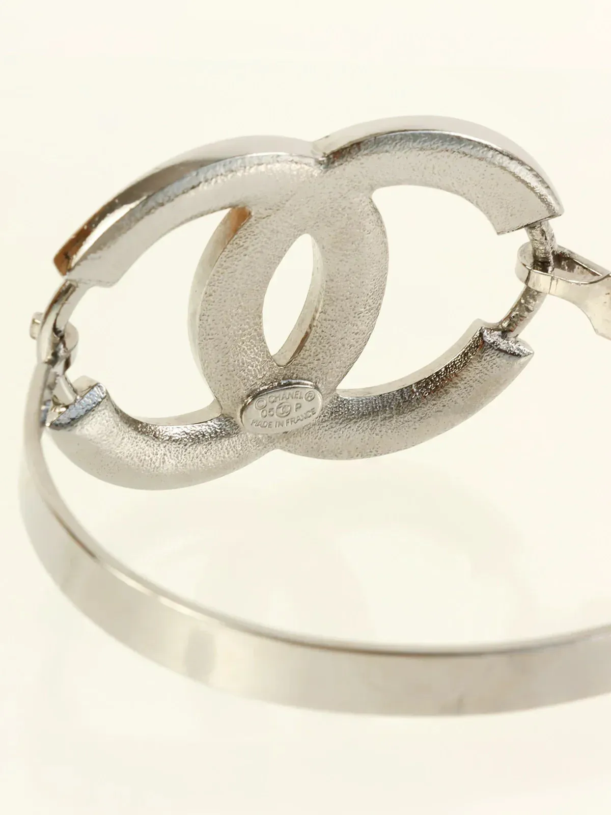CHANEL 2005 Made Rhinestone Cc Mark Bangle Black/Silver